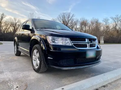 Well-maintained 2015 Dodge Journey CVP with only 120,000 km. Runs and drives well with no major issu...