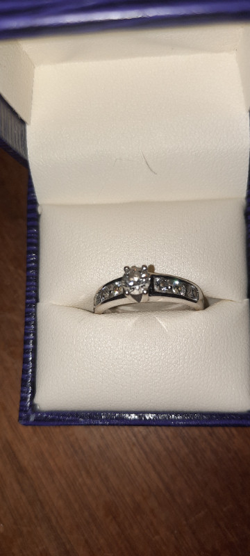 Engagement and Wedding Ring Set For Sale in Jewellery & Watches in Cole Harbour - Image 4