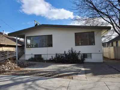 One-bedroom rental in the upper floor of a house located in downtown Vernon. This space is suitable...