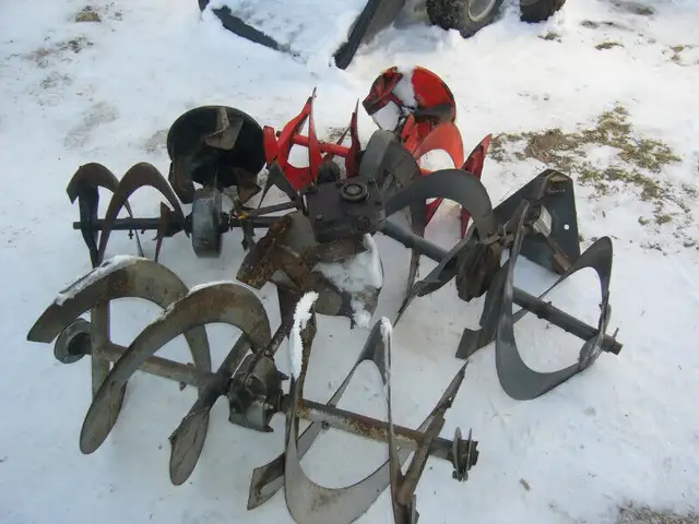 souffleuse beaucoup de pièces a vendre pour souffleuses in Snowblowers in Québec City - Image 11