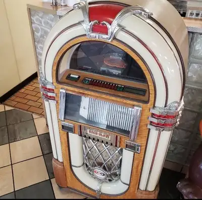For sale is this amazing full size bubbler jukebox, it hold up to 100 cd's, . This machine was used...