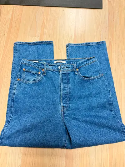 NEW Women Brand New Levi’s Ribcage Straight Jeans – Size 32, View more