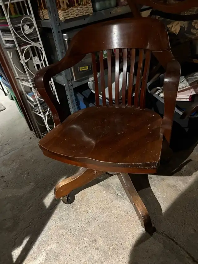 Vintage wood office chair in Chairs & Recliners in Markham / York Region - Image 3