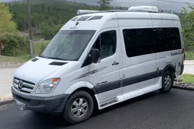 2013 Roadtrek SS Agile RV on Mercedes 2500 Chasis - 57000 Km - Onan 2.5 kw auxiliary generator - Aux...