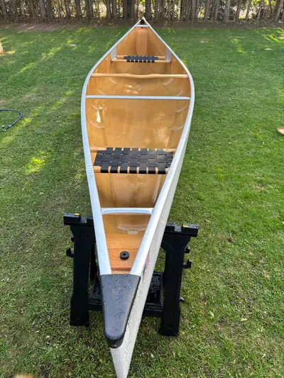 Wenonah Adirondack 16’ kevlar canoe. In great shape, minor scratches from normal use. Weighs about 5...