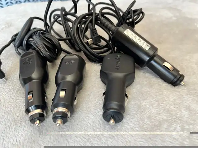 Original GPS Car  Chargers  in General Electronics in City of Montréal - Image 3