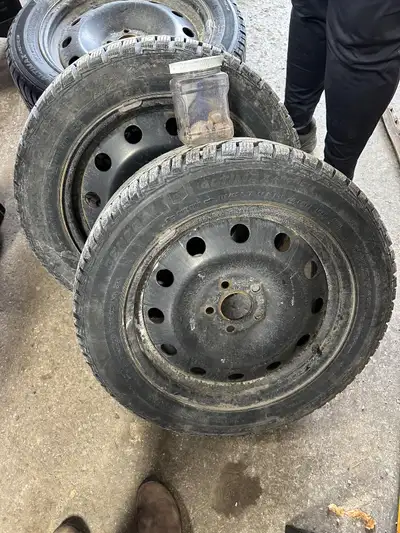 Set of great condition General Altimax Arctic 12 Snow winter tires. Used on a 2021 Kia Seltos. 215/5...