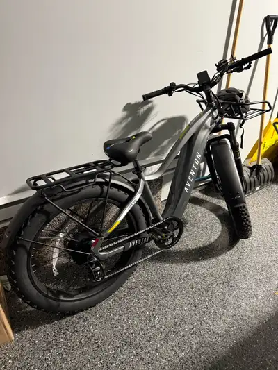 Portée maximale de 96 km Vitesse maximale : 32 km/h Pneus gras de 4 po Moteur 750 W Dimensions du pr...