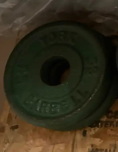 YORK 1 inch iron cast weight plates in great condition for sale! YORK - 2.5lbs x2 pcs $5 Asking at $...