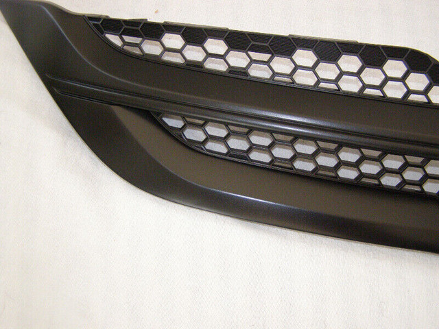 NEUF Grille Toyota Yaris 2007 - 2012 SEDAN NEW Front End Grill dans Pièces de carrosserie  à Longueuil/Rive Sud - Image 2