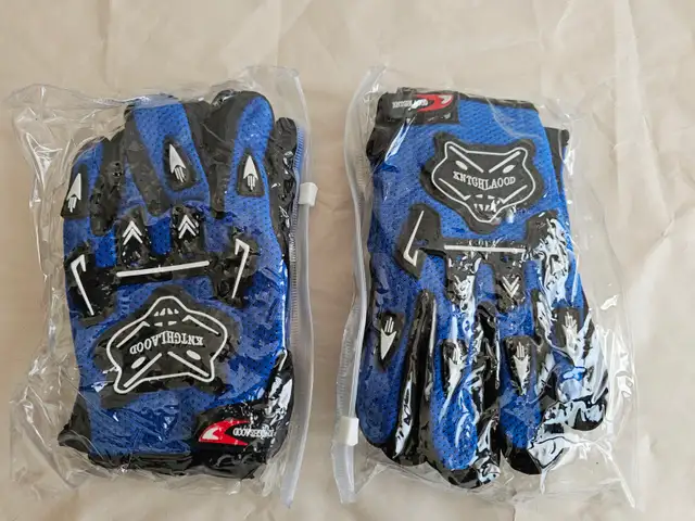 Bmx Mtb Bike Riding Glove For age 6-14 $10,  Sports Goggle $8 in Other in Markham / York Region - Image 4