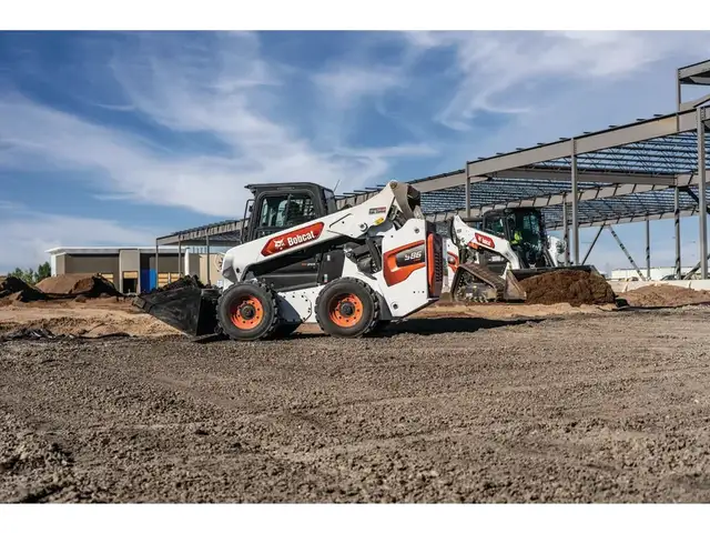 bobcat and operator 454687839466311680