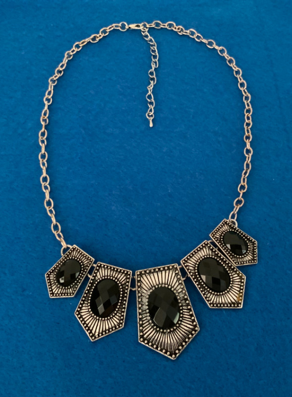 NECKLACE Black and Silver Tone 18 inches in Jewellery & Watches in Belleville - Image 3