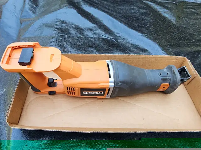 Ridgid R8442 Battery Operated 18Volt Sawzall Tool & Battery in Power Tools in Windsor Region - Image 10