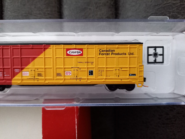 N Scale Canadian Forest Products 3 car set brand new Red Caboose in Toys & Games in Mississauga / Peel Region - Image 3