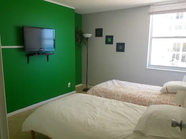 OCEAN FRONT 2 BEDROOM CONDO IN POMPANO BEACH (FLORIDA) FOR RENT in Florida in Canada - Image 7