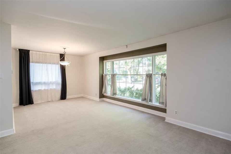 2 bedroom house for rent--GREAT NEIGHBOURHOOD! 3