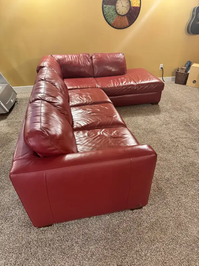 Luxury Red Leather Sofa Bed (Natuzzi) in Couches & Futons in Calgary - Image 2