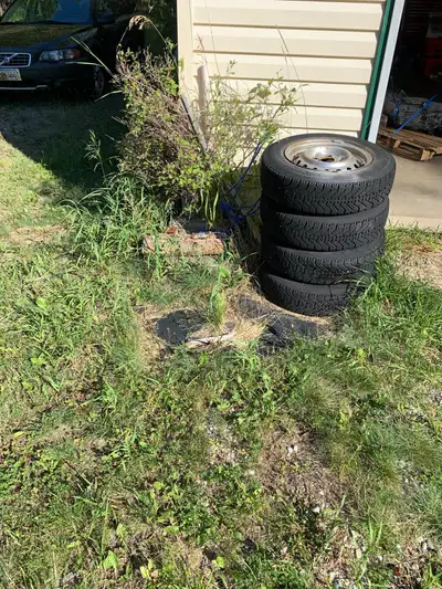 Standard steel wheels, original Toyota but will fit anything bolt pattern that’s 4x100. 13” diameter...