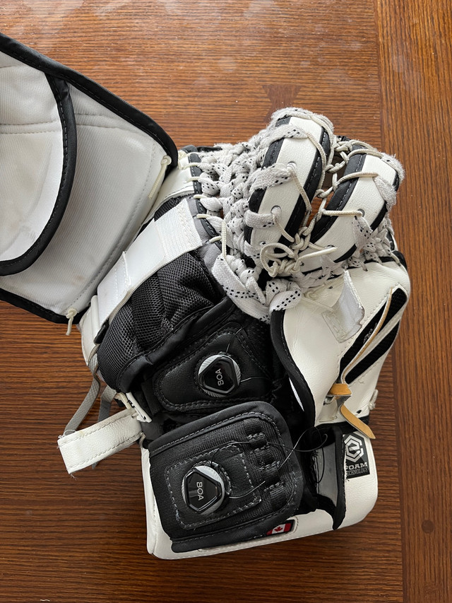 Brian's Optik Pro Catcher in Hockey in Kawartha Lakes - Image 4