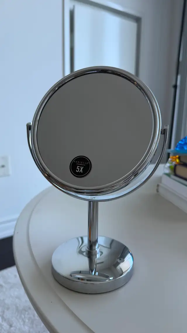 Danielle Creations Tabletop Mirror602772194932172801