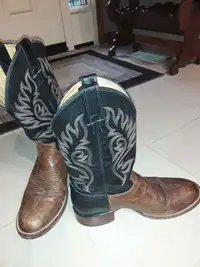 Pair of Men's size 8 Justin Brand cowboy boots.