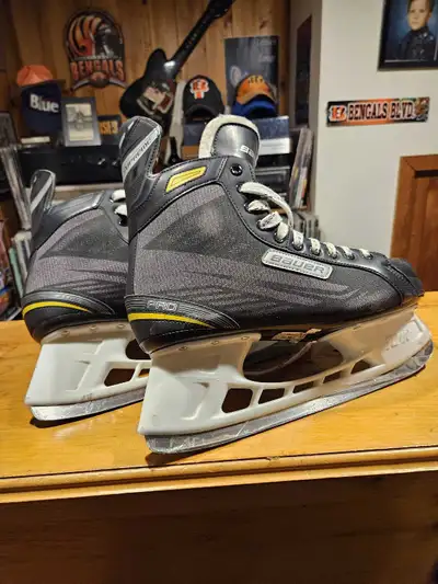 Bauer Supreme hockey skates size 12r., View more