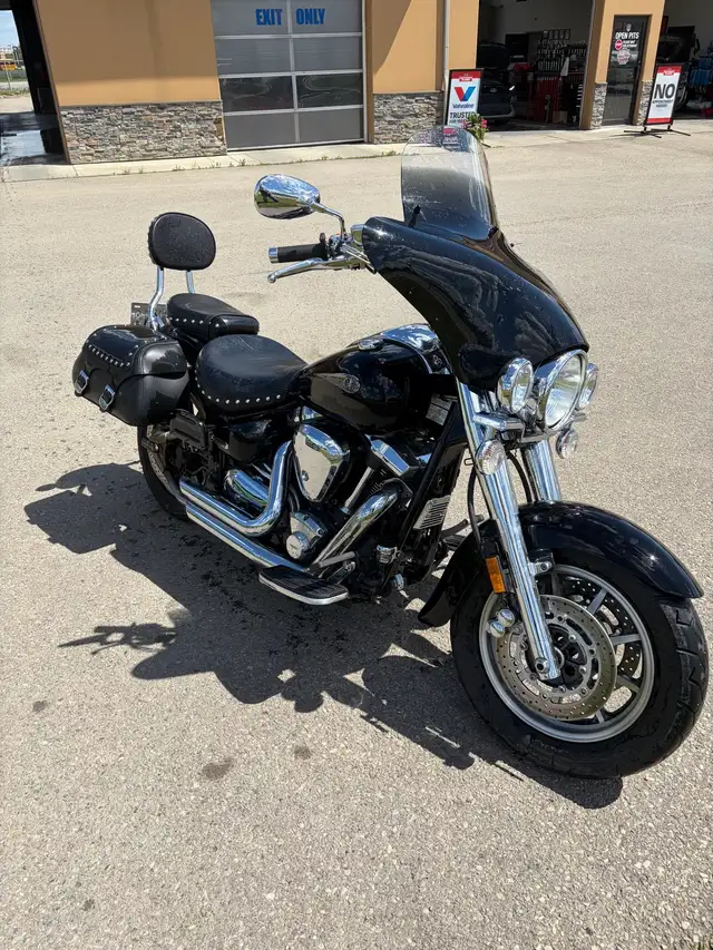 2006 Yamaha Roadstar in Street, Cruisers & Choppers in Calgary - Image 3