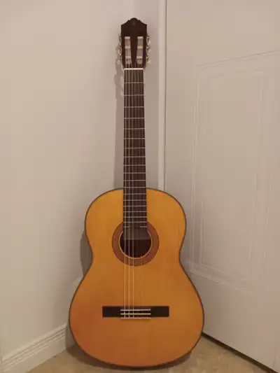 Guitare classique Yamaha   450$, View more