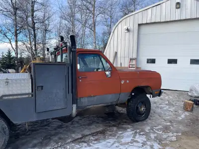1990 Dodge with a 92 cummins 5 speed 1ton diffs,it needs a little tlc to be road worthy,engine runs...