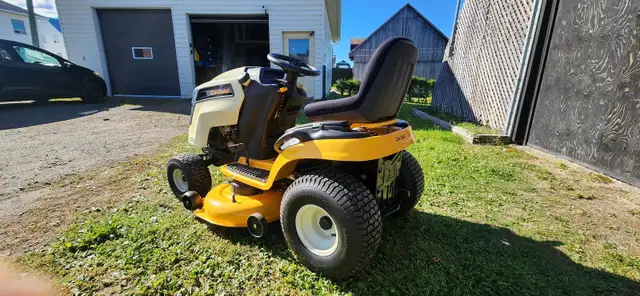 tracteur a pelouse ( gazon ) CUB CADET 20HP KOHLER 42" de coupe in Lawnmowers & Leaf Blowers in Rimouski / Bas-St-Laurent - Image 3