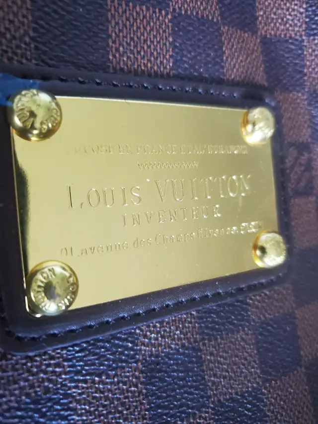 Louis Vuitton Purse in Women's - Bags & Wallets in London - Image 9