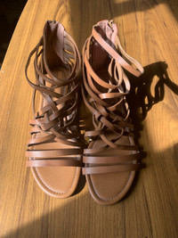 Ladies size 9 American Eagle sandals