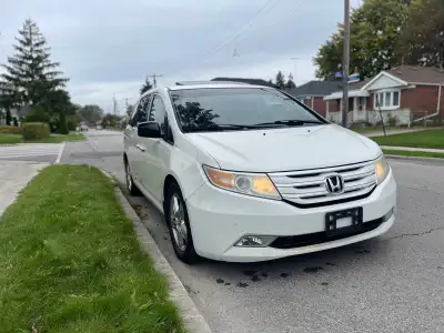 Honda odyssey touring 2013 3.5 v6 Start and drive perfectly fine no issues Tires oil filters and bra...