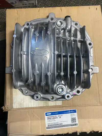 Brand new ford 8.8” rear differential cover. Fit many mustang, f150