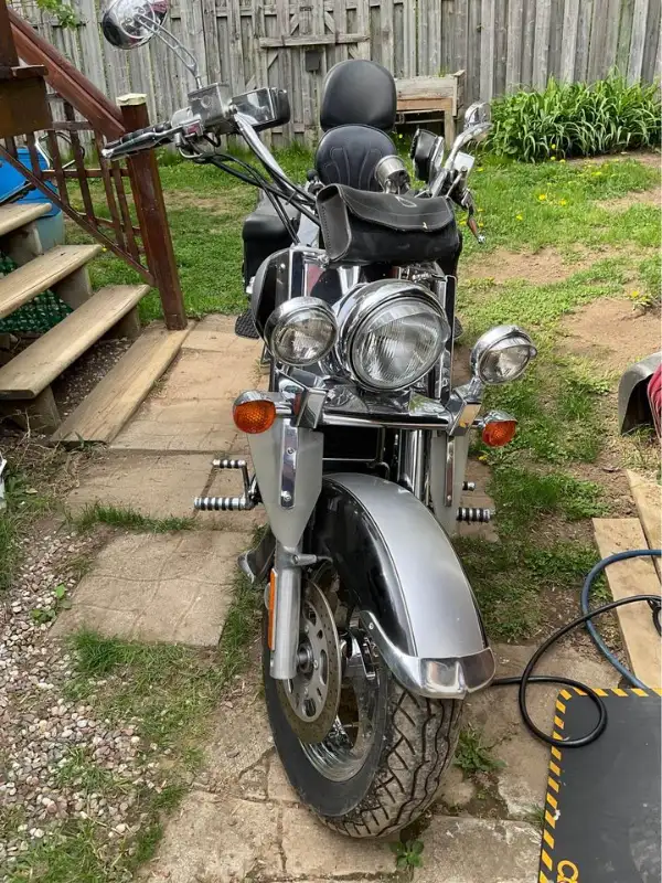 Moto Suzuki Intruder in Touring in West Island - Image 3