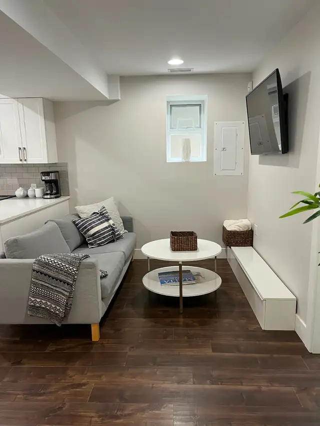 Beautiful and Bright Fully Furnished 2 Bedroom in Long Term Rentals in Vancouver - Image 8