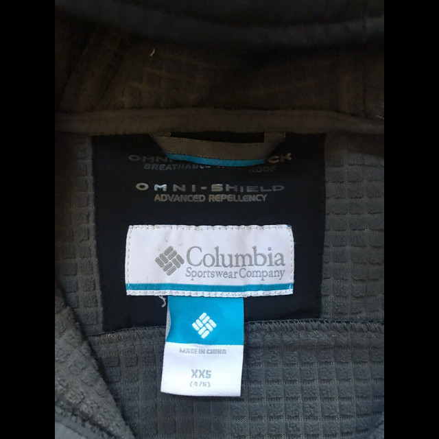 Kids Columbia jacket in Clothing - 4T in Barrie - Image 3