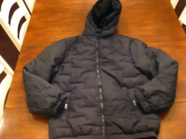 New MED. Black Zippered Hooded Winter Jacket Coat for men, women in Women's - Tops & Outerwear in Kitchener / Waterloo - Image 4