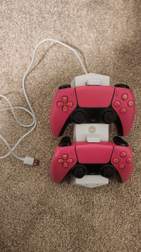 2 pink controllers ps5 + charging dock