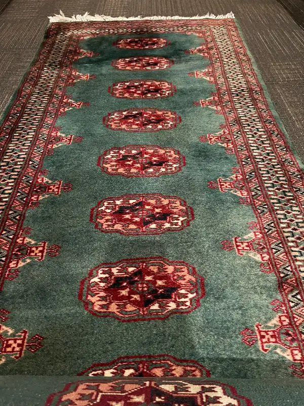 PURE WOOL RUNNER RED &GREEN in Rugs, Carpets & Runners in Ottawa - Image 10