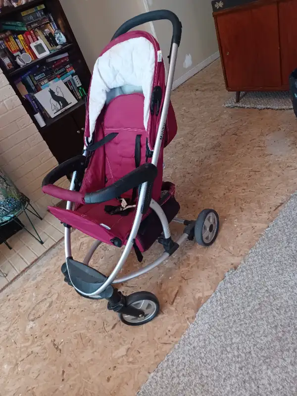 $70 - Baby Stroller (Burgandy) in Strollers, Carriers & Car Seats in Oshawa / Durham Region - Image 4