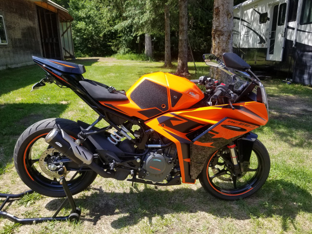 2022 KTM RC390 in Sport Bikes in Revelstoke - Image 2