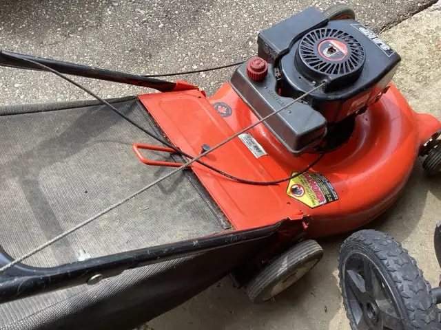 Craftsman Lawnmower in Lawnmowers & Leaf Blowers in Kitchener / Waterloo - Image 4