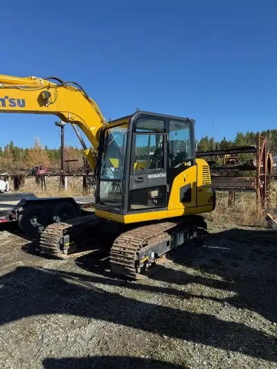 Komatsu 60 Mini Excavator Comes with swivel bucket and additional tooth bucket. no issues. runs grea...