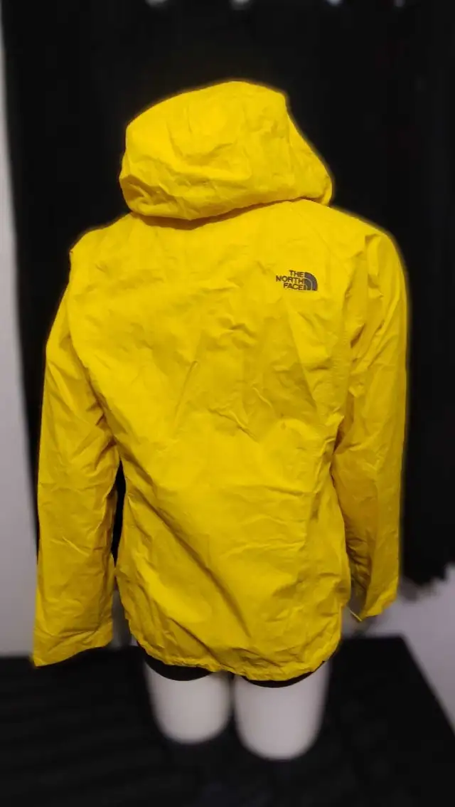 North Face Ladies Yellow Rain Jacket (M) in Women's - Tops & Outerwear in Lloydminster - Image 3