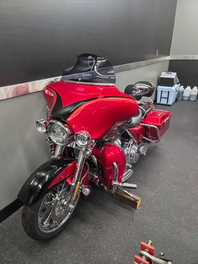 FOR SALE: 2007 Harley-Davidson CVO – Screamin’ Eagle Power 100,000 KM (Touring kilometers) Turn head...