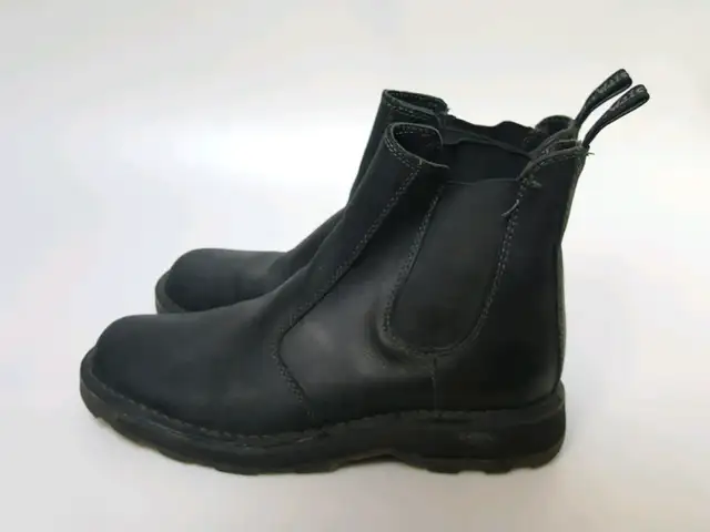 DR MARTEN WALT CHELSEA BOOT Doc Martens ⎮Mens 9 US in Men's Shoes in City of Toronto - Image 3
