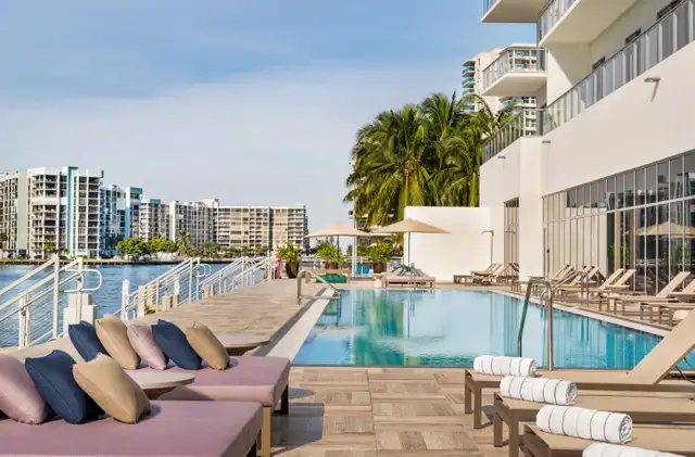 Hollywood Beach Oceanfront Getaway with Stunning Views & Resort in Florida in Canada - Image 6