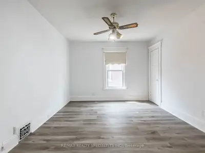 Newly updated and painted 2 bedroom apartment located on the top floor of a duplex house in the hear...